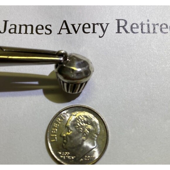 James Avery, Cupcake 3-D, RETIRED, Sterling Silver Charm #88 - Picture 4 of 8